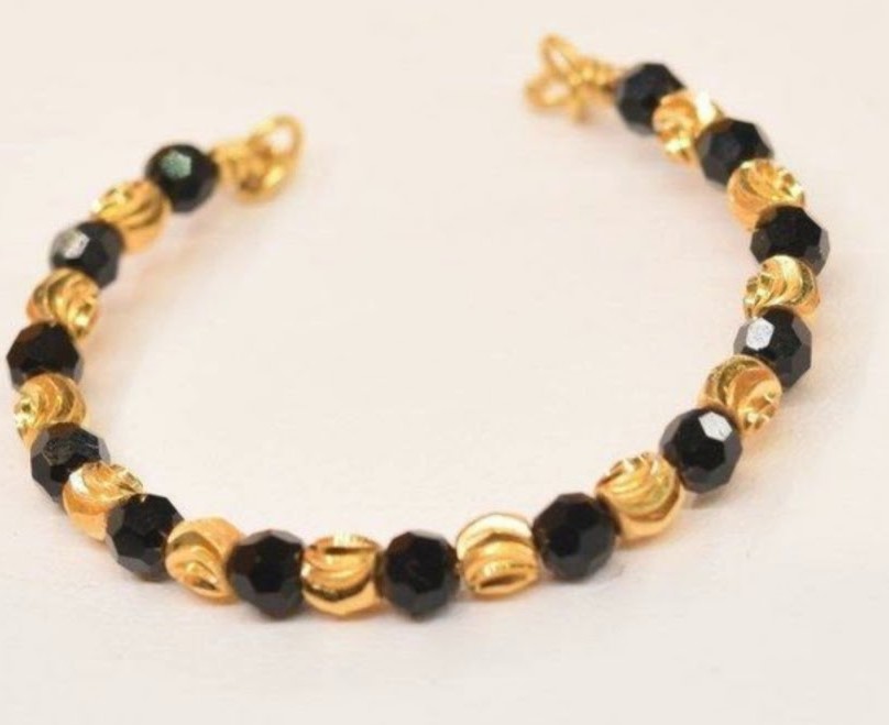 Aggregate more than 69 baby black beads bracelet gold super hot - in ...