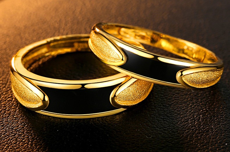 Buy Couple Band Rings Designs Online | CaratLane