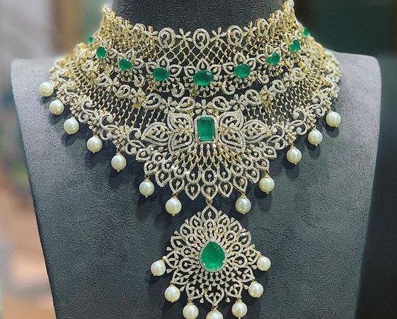 Diamond emerald clearance necklace designs