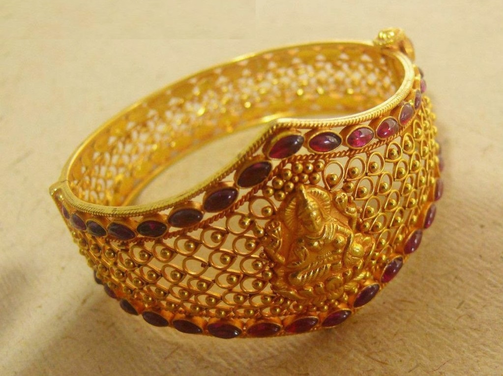 Antique 22k Gold Bangle with Flower Accent – Andaaz Jewelers