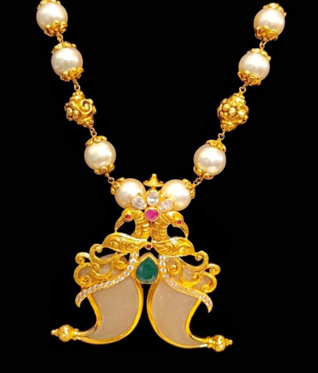 Attractive Puligoru Necklace Designs