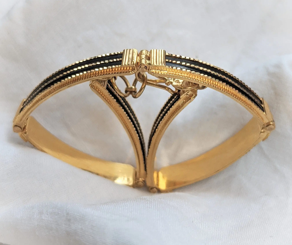 Elephant hair bracelet | Africa Facts | Hair bracelet, Mens gold bracelets,  Mens bracelet gold jewelry